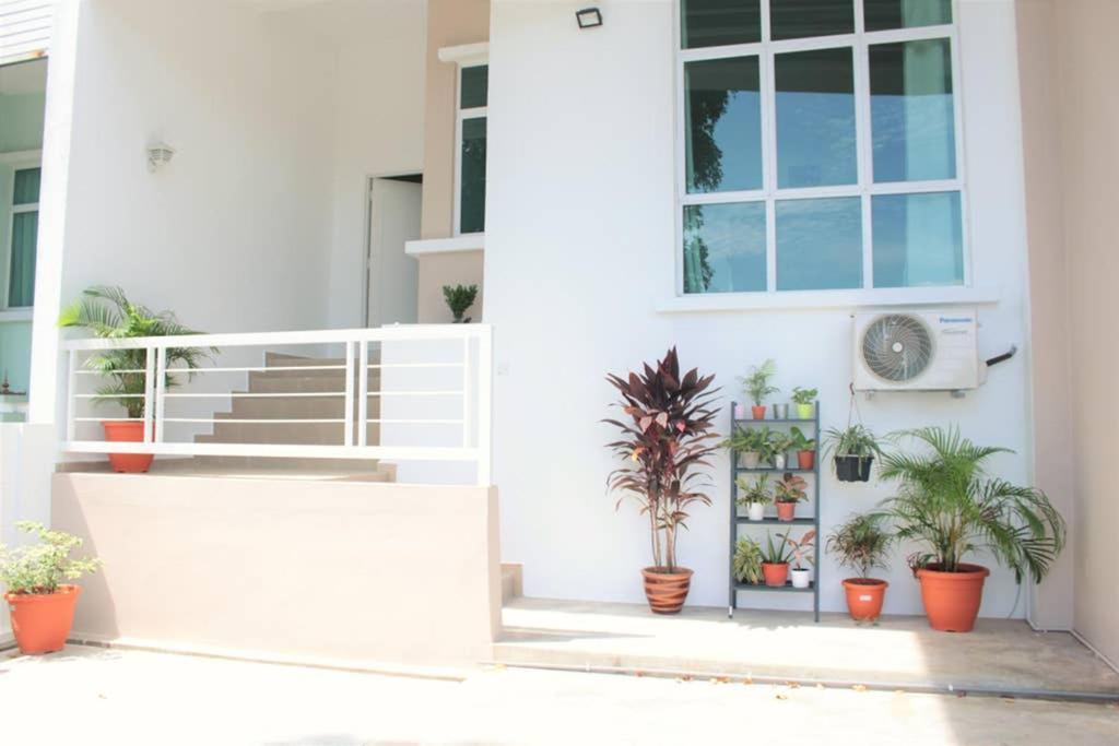 New Seaview Cozy Modern Beach House Tanjung Bungah  Exterior photo